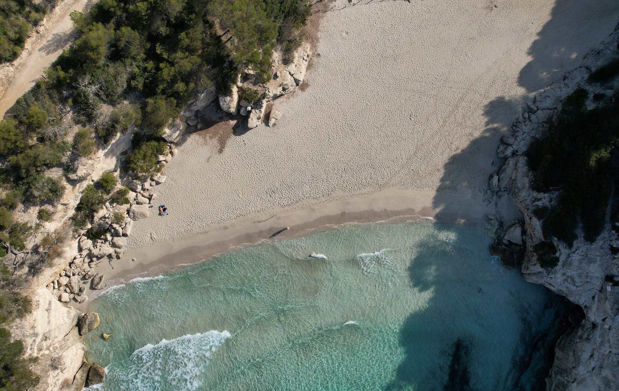 Cómo llegar a la playa de Cala Mitjana Menorca