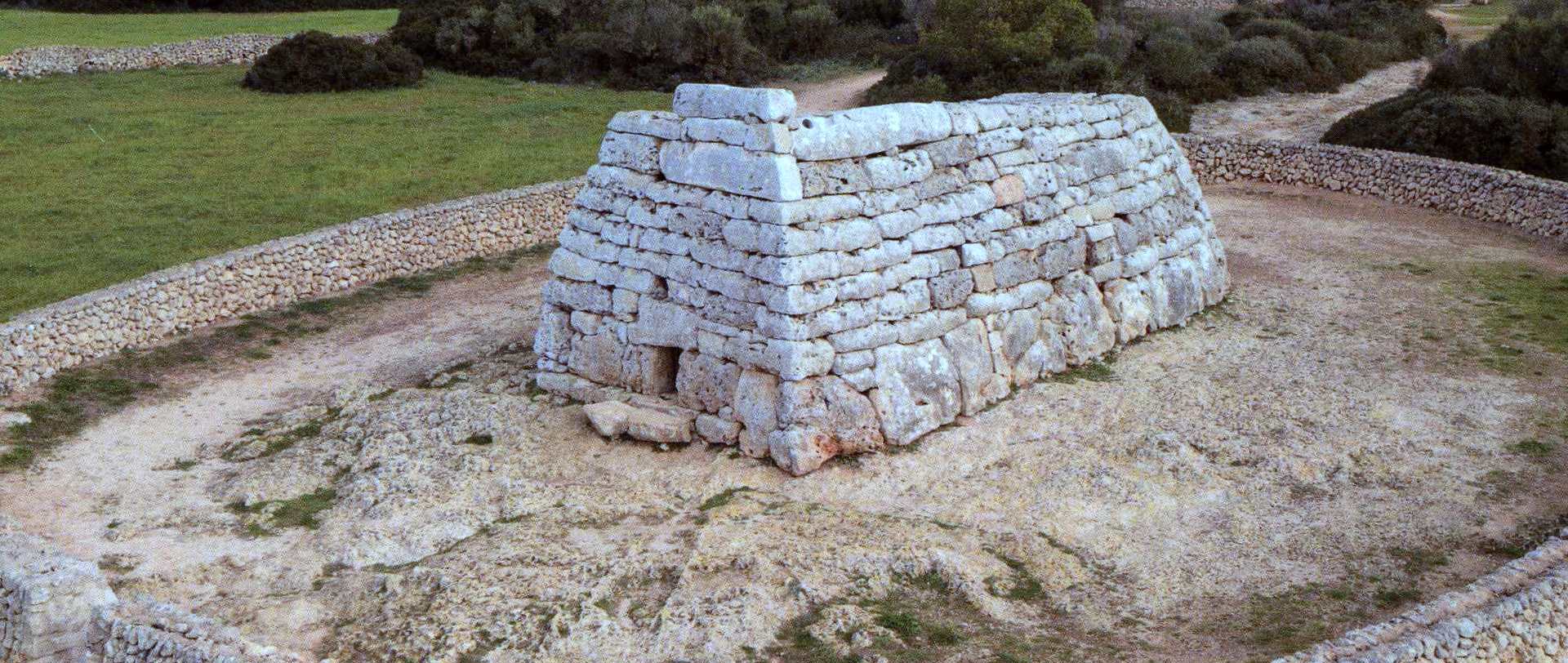 Menorca Talayótica - Naveta des Tudons - I Fari di Minorca